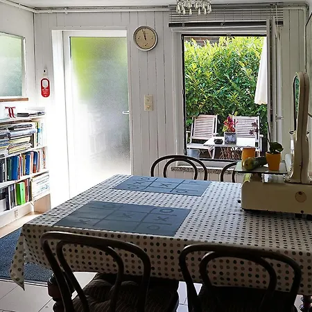 Haus Mit Kunst Zwischen Wald Und Holiday home Leipzig